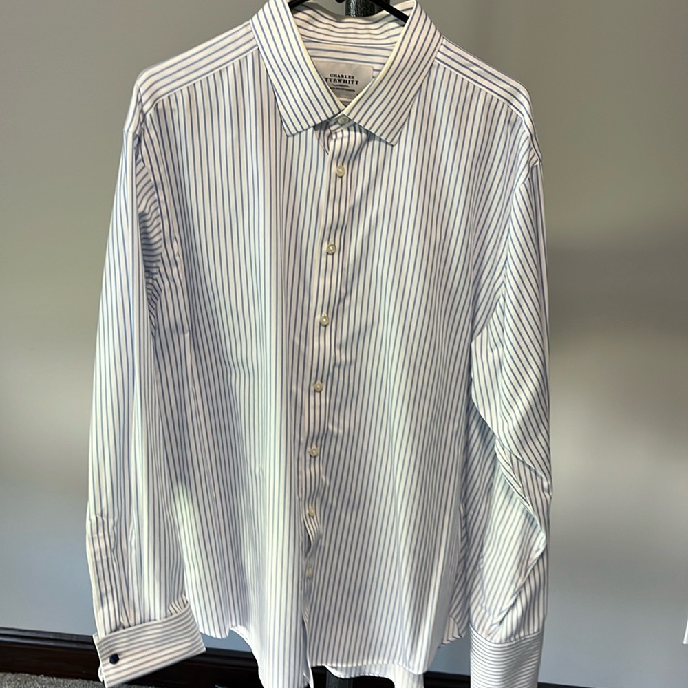 Charles Tyrwhitt Classic Fit Non-Iron Dress Shirt. White blue stripe.  18 neck